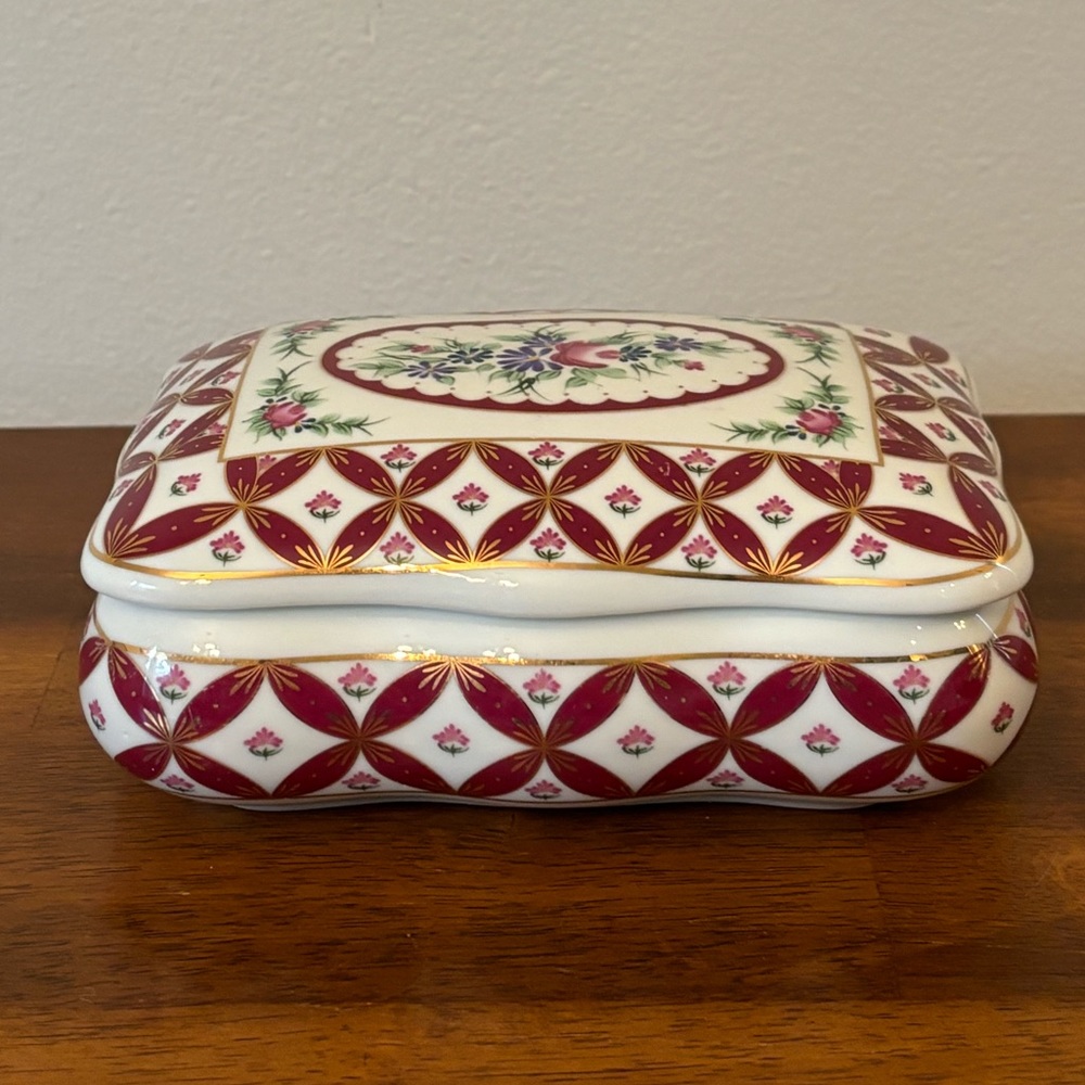 Porcelain Keepsake Box - Picture 4 of 8